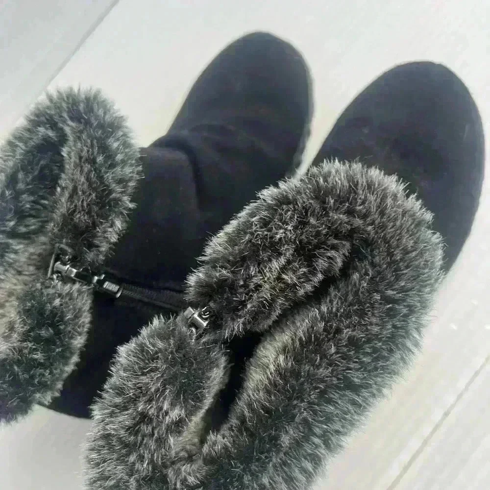 Khombu Lindsey Ladies' All Weather Black Suede Top Faux Fur Boots Size 7m